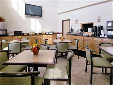 Super 8 By Wyndham Bowling Green North Restoran gambar